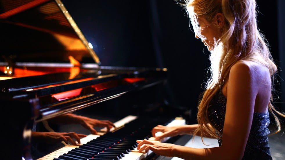 Free events in February woman playing piano